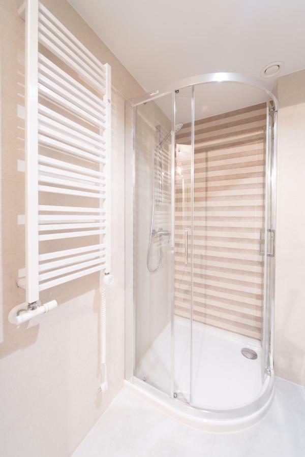 M6 Main Square Stylish One Bedroom Krakow Bagian luar foto